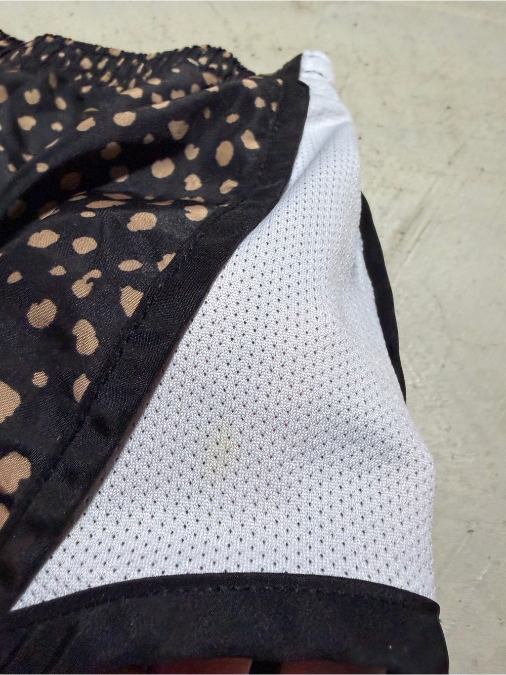 Nike kids Black Dot athletic Shorts 6 M - Picture 9 of 10